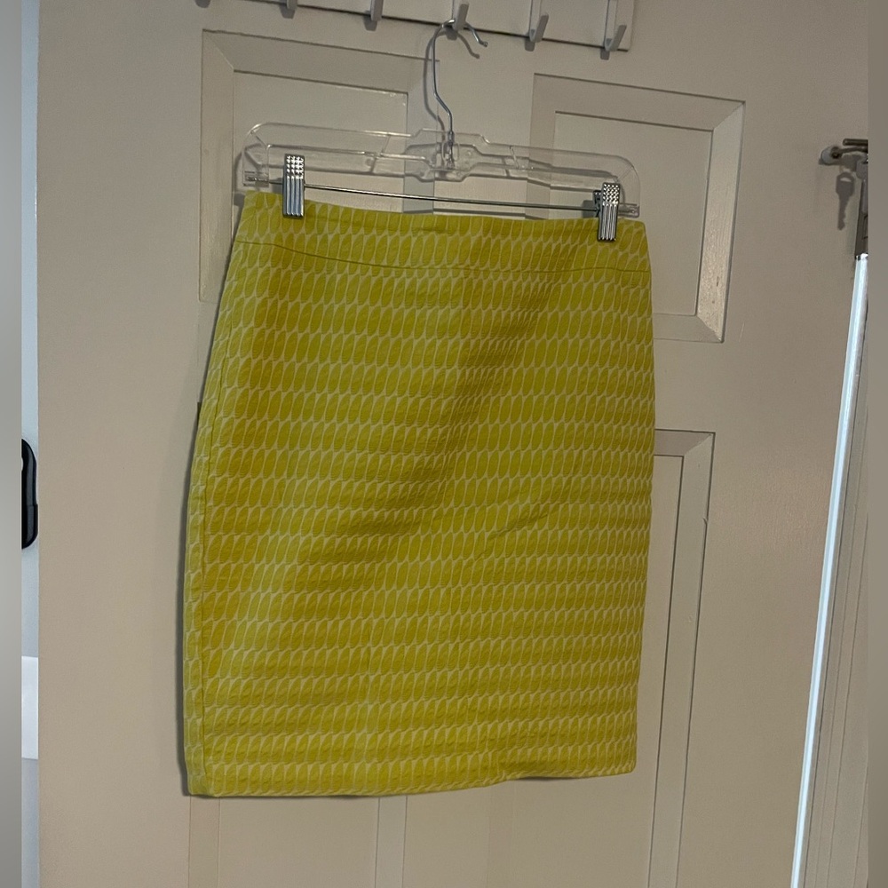 Ann Taylor pencil skirt - chartreuse/white - size 4P